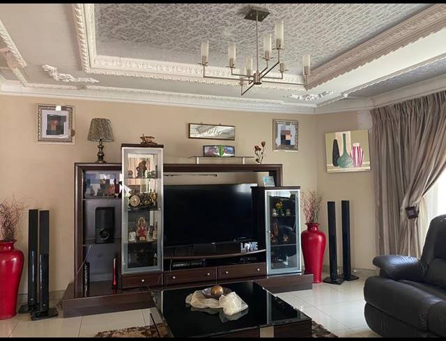 6 BEDROOM HOUSE FOR SALE IN CHROOM PARK